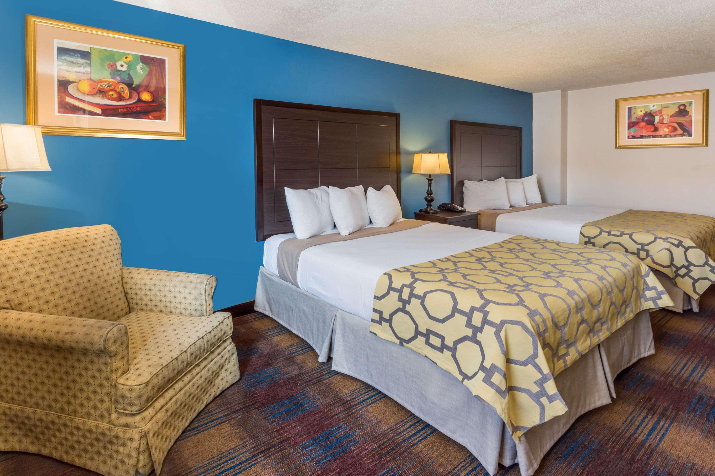 Baymont By Wyndham Anderson Hotel Exterior photo