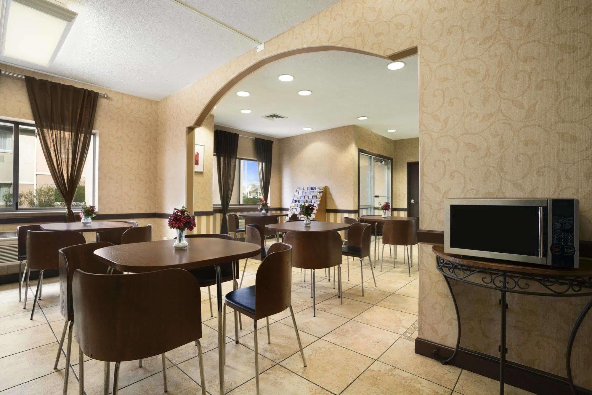 Baymont By Wyndham Anderson Hotel Exterior photo